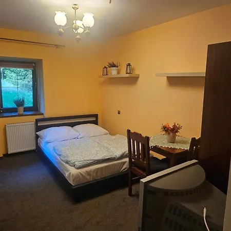 Szepty Lasu بيت ضيافة شكلارسكا بوريبا